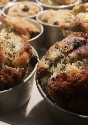 Φωτογραφία της συνταγής Muffins με μύρτιλα, ξύσμα λεμονιού και παπαρουνόσπορο