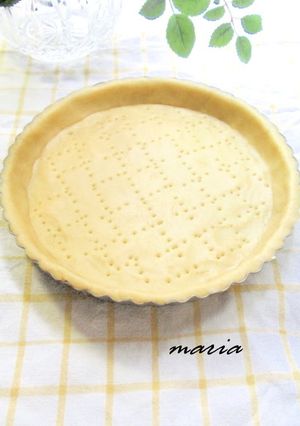 A picture of Crisp Layered Pie Crust.