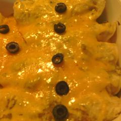 A picture of sunshine's green chile enchiladas.