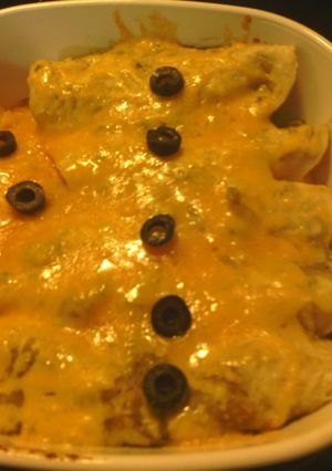 A picture of sunshine's green chile enchiladas.
