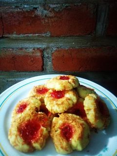 Foto resep Strawberry cheese thumbprint cookies