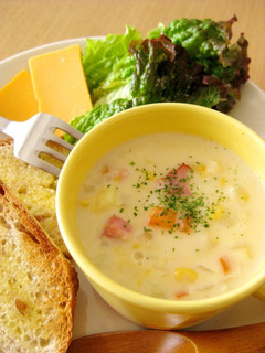 A picture of Corn Potage with Lots of Vegetables.