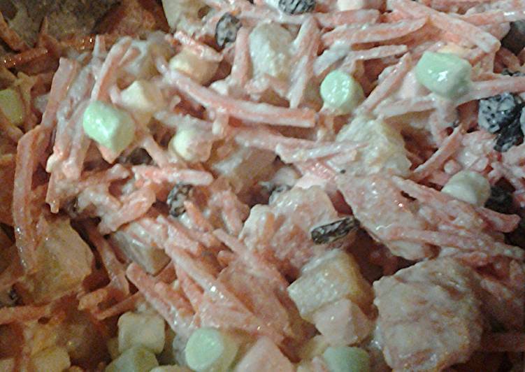 Carrot and fruit salad Carrot and fruit salad