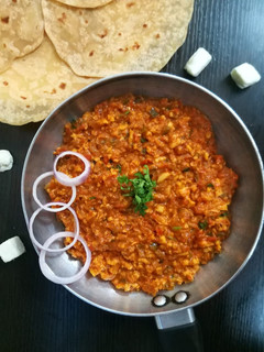 પનીર ભુર્જી/ભૂરજી (Paneer Bhurji Recipe in Gujarati) રેસીપી મુખ્ય ફોટો