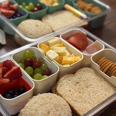 A picture of Snackle Box Lunchable Deluxe.