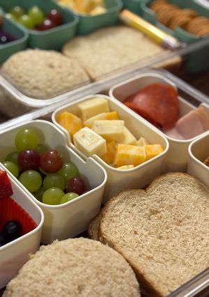 A picture of Snackle Box Lunchable Deluxe.