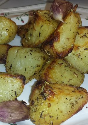 A picture of Crispy Lemon Herb Roasted Potatoes.
