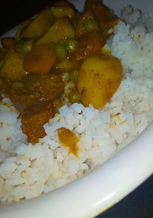 A picture of Potato beef curry.