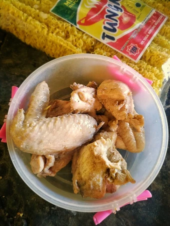 Langkah Gampang Membikin Resep Ayam ungkep bumbu dasar putih yang Lezat Anti Ribet, Uenak Banget