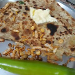 A picture of Bhel Namkeen Aalu Parantha.