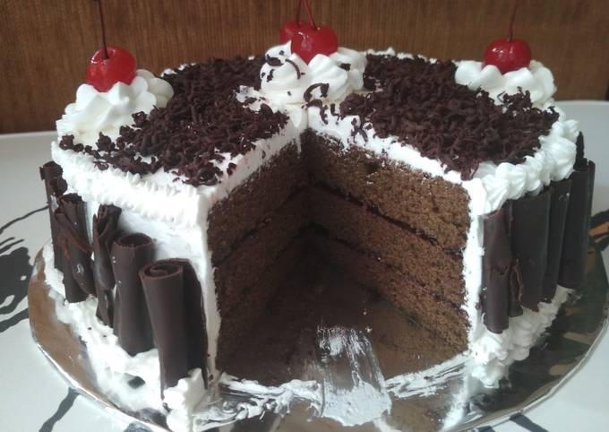 Black Fores "Birthday"Cake Ekonomis - cookandrecipe.com