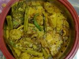 সজনে ডাঁটা দিয়ে কাতলা মাছের ঝোল(sojne data diye katla macher jhol recipe in Bengali)