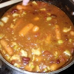 A picture of chicken and noodle chili.