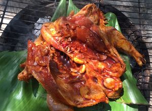 Hình của món Gà tre nướng lá chuối.