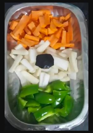 ત્રિરંગી સલાડ (Trirangi Salad Recipe In Gujarati) રેસીપી મુખ્ય ફોટો