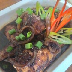 A picture of Honey chicken cooked in soy sauce.