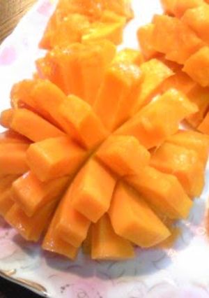 A picture of How To Cut a Mango Restaurant Style.