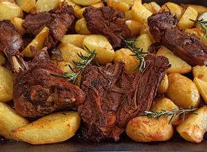 Foto de Assado de Borrego com Alecrim e Batatas