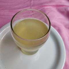 A picture of Lemon-Honey Drink.