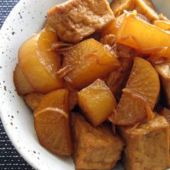 A picture of Simmered Daikon & Fried Tofu.