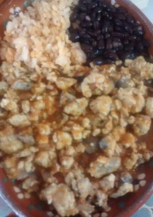 Una foto de Huevos con champiñones en caldillo