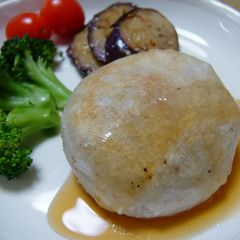 A picture of Taro Manju with Sticky Sauce.