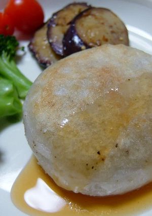 A picture of Taro Manju with Sticky Sauce.
