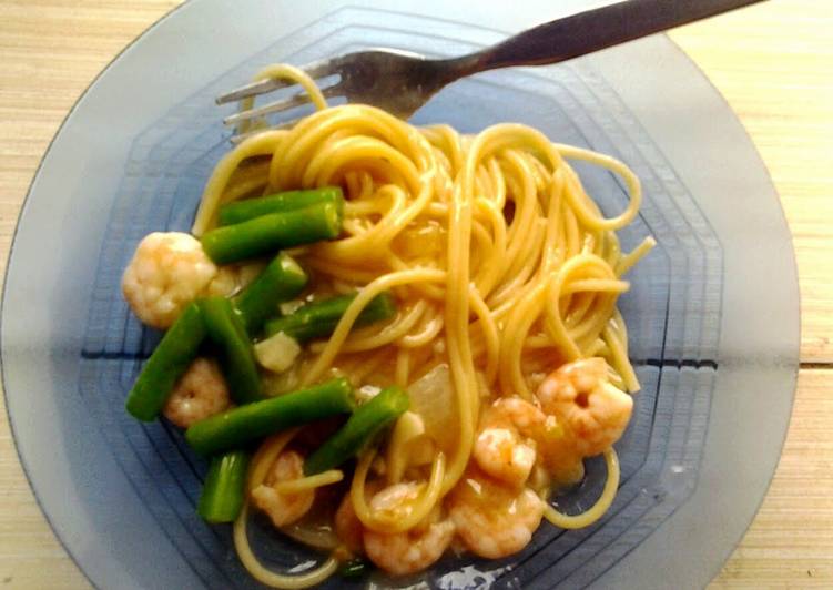 Simple Way to Prepare Super Quick Homemade Shrimp  and Green Beans Spaghetti
