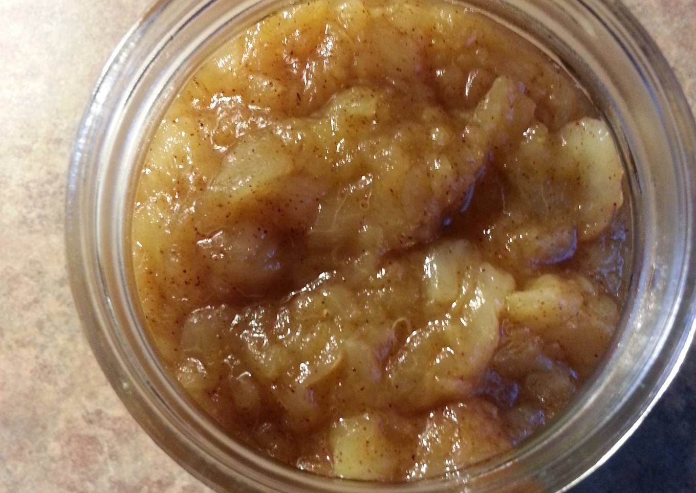 Rustic chunky cinnamon apple sauce