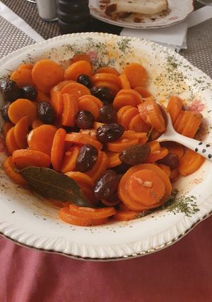 Una foto de Ensalada de zanahoria con aceitunas negras La Lusitana