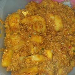 A picture of Jhatpat Anday aloo.