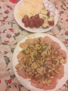 Una foto de Carpaccio con champiñones