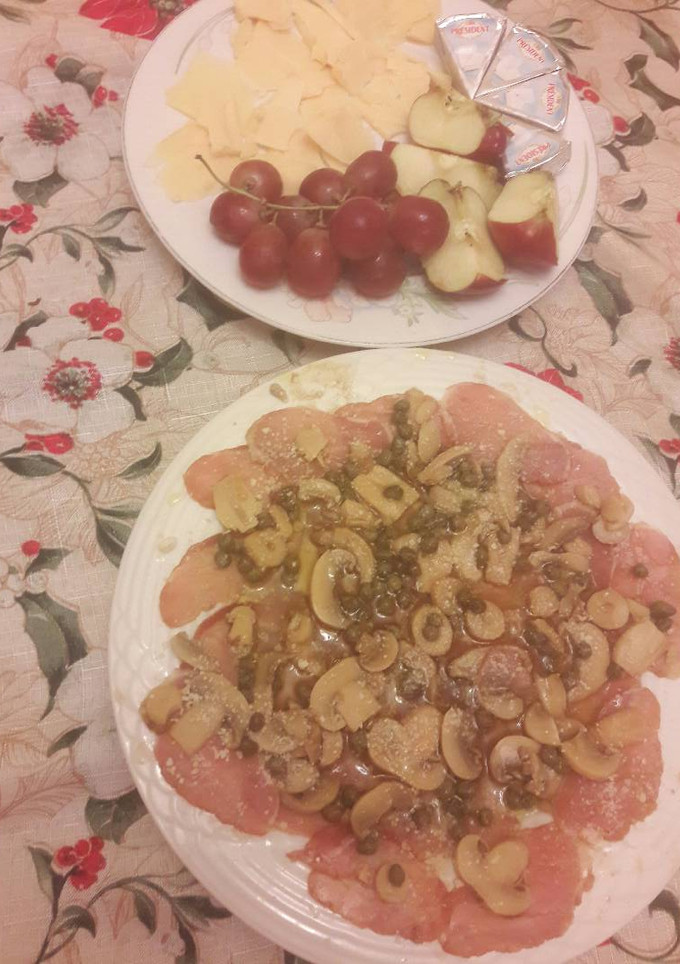 Una foto de Carpaccio con champiñones