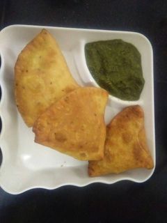 रॉ बनाना समोसा (Raw banana samosa recipe in hindi) रेसिपी मुख्य फोटो