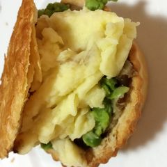 A picture of Chunky Aussie Steak Pies with Mash and smashed Peas.