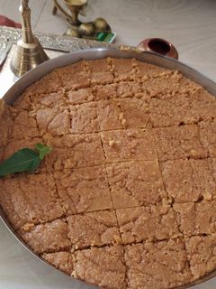 મોહનથાળ (Mohanthal Recipe In Gujarati) રેસીપી મુખ્ય ફોટો