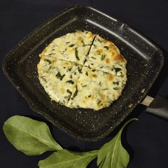A picture of Spinach Alfredo pizza (homemade base).