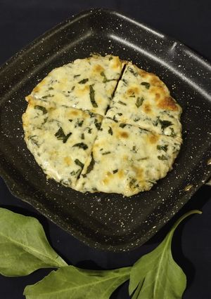A picture of Spinach Alfredo pizza (homemade base).