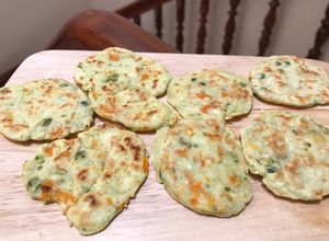 Hình của món Bánh khoai môn cà rốt đậu hà lan cho bé cực đơn giản luôn ạ ❤️.