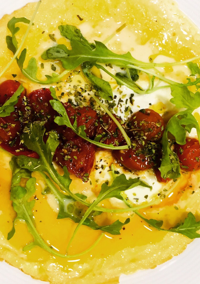 Una foto de Tortilla caprese gourmet