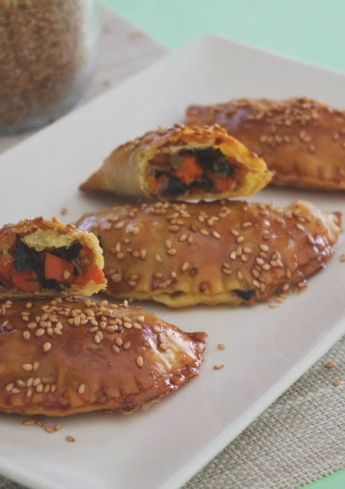 Una foto de Empanadillas rellenas de verduras, sésamo y algas