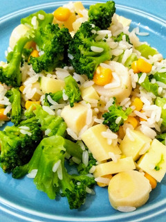 Una foto de Ensalada fría de arroz 😋