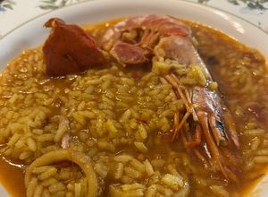 Una foto de Arroz Meloso de Bogavante 🦞