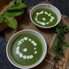 A picture of Spinach soup.