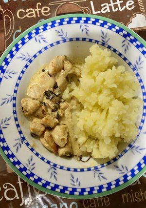 Una foto de Pollo al verdeo con puré de papa