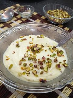 इलाइची पिस्ता श्रीखंड रेसिपी मुख्य फोटो
