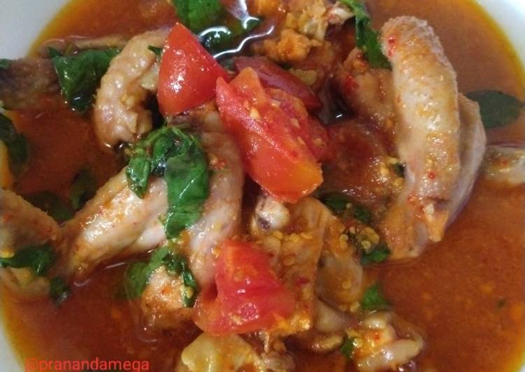 DICOBA! Resep Ayam Pedas Woku Kemangi menu masakan sehari hari