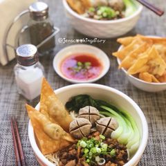 A picture of Mie Ayam Jamur (Chicken Mushroom Noodles).