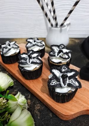 Foto resep Black & White Orchid Cup Cake