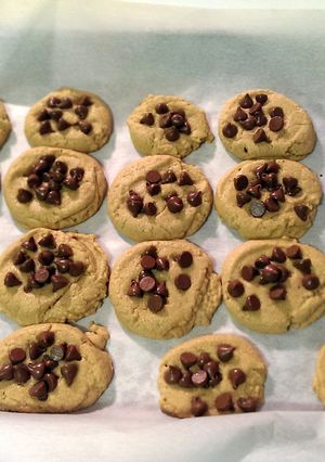 A picture of Easy Peanut Butter Cookies.